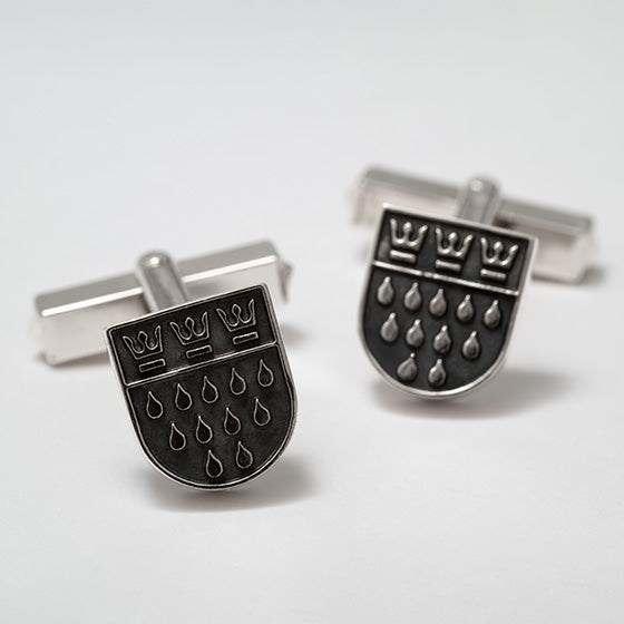 Silberne Manschettenknöpfe mit klassischem Kölner Wappen – drei Kronen und 11 000 Jungfrauen, handgefertigt im Atelier Q