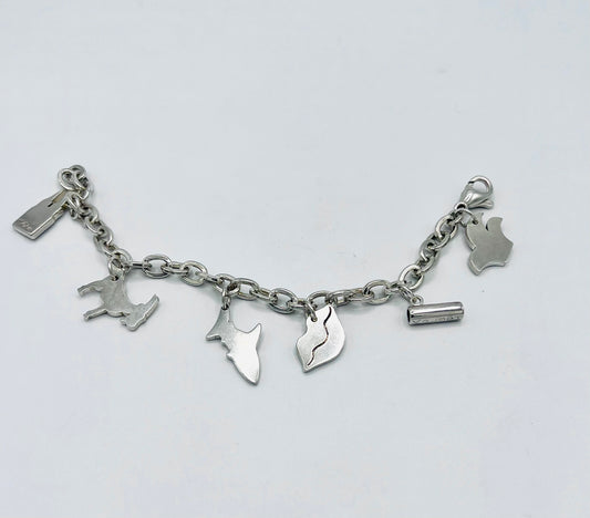 Massives Silberarmband mit Kölner Symbolen – Dom, Geißbock, Kölschstange, Narrenkappe und Kussmund, handgefertigt aus 925er Silber.