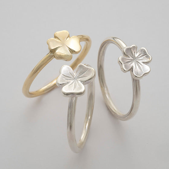 Lucky Ring mit Kleeblatt – handgefertigt aus 925 Silber, Symbol für Glück und Stärke
Dateiname: lucky-ring-kleeblatt-silber-atelier-q