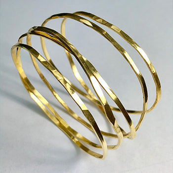 Lumos Opacitas – Armreif aus 750er Gold, handgeschmiedet im Atelier Q