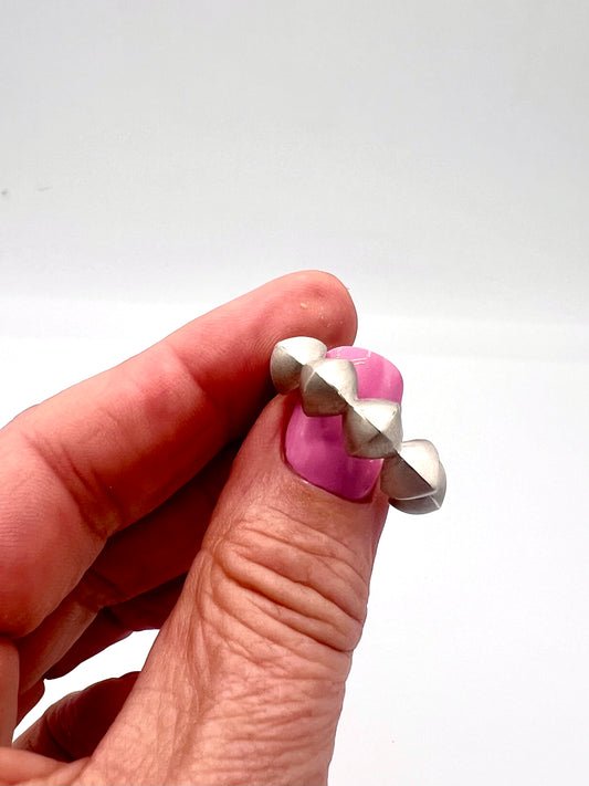 Massiver Statement-Ring aus 925 Silber – Seitenansicht von The Edge