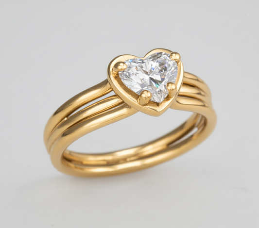 SSolitaire Ring mit Herz Diamant in 585 Gelbgold - handgeschmiedet im Atelier Q