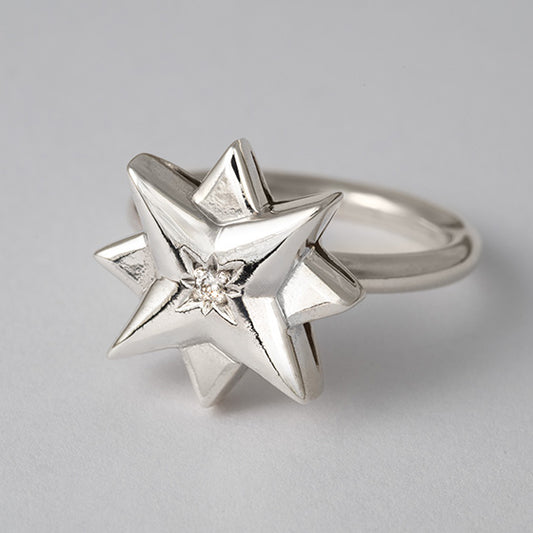 Detailansicht Silberring Stars in the Sky mit Brillant – dreidimensional & glänzend gefertigt im Atelier Q