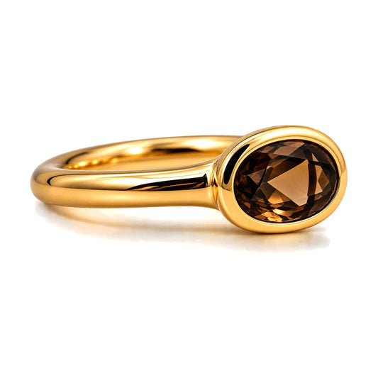 Ring aus 585 Gelbgold mit ovalem Rauchquarz in Zargenfassung, Atelier Q Köln