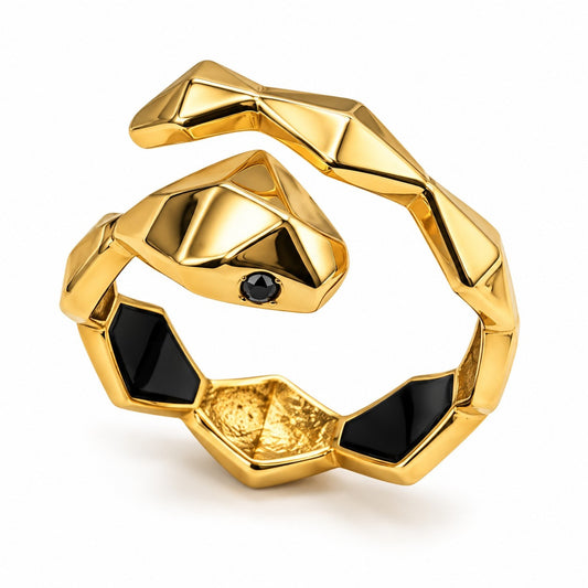 Snake Ring aus 585 Gold, Schlangenkopf mit zwei schwarzen Brillanten als Augen, Ringgröße 56, Atelier Q Köln