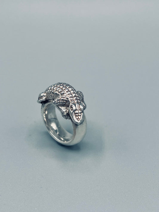 Kroko Ring – handgefertigter Silberring