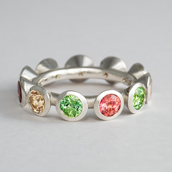 Drop It-Ring mit bunten Turmalinen in 925 Silber – Farbvielfalt und Handarbeit aus dem Atelier Q