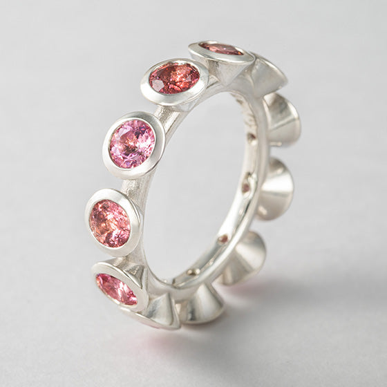 Silberring- Drop it - mit pinkfarbenen und hellrosafarbenen Turmalinen – modernes, handgefertigtes Design im Atelier Q

