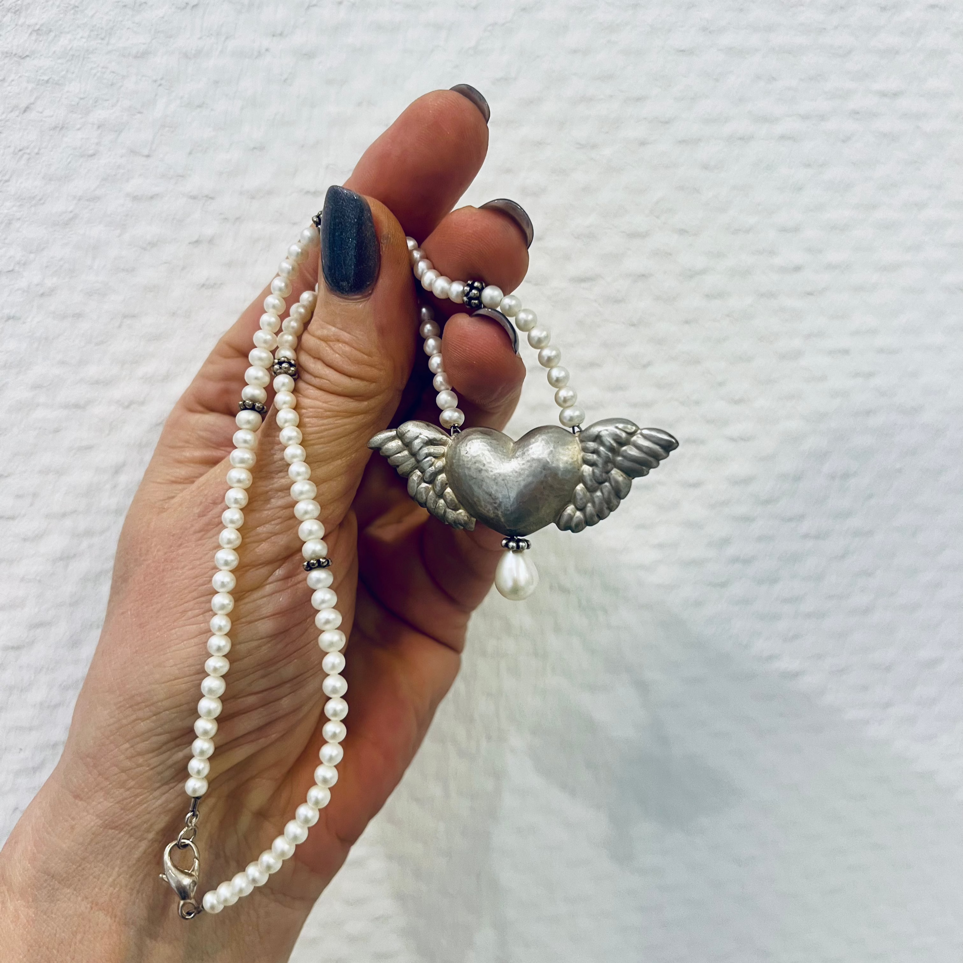 Flying Heart Kette mit Süßwasserperle auf Perlenkette