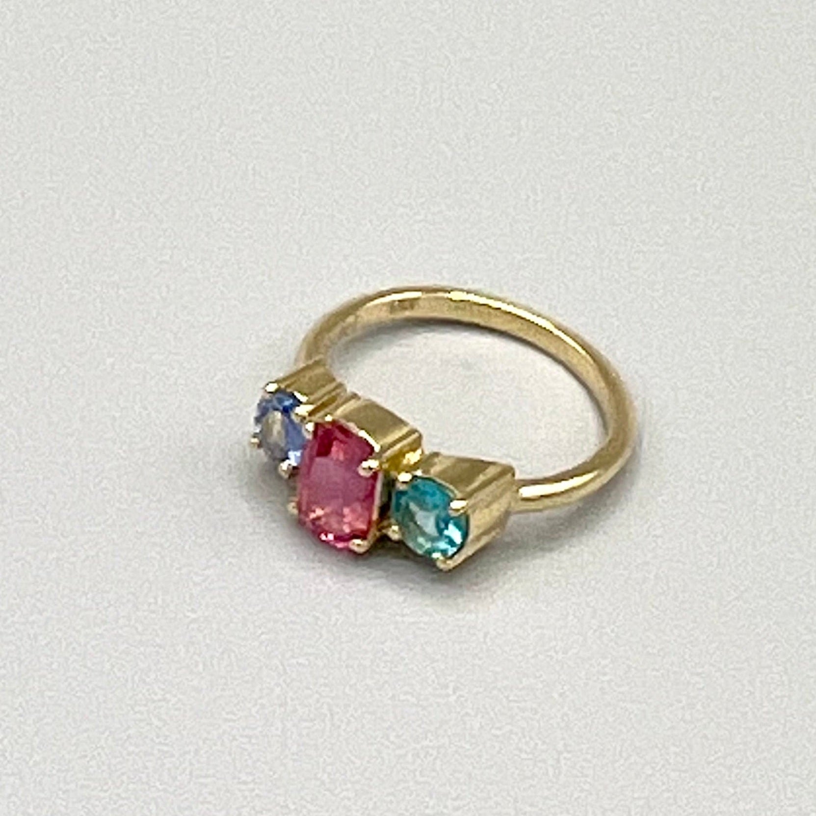 Freundschaftsring mit Farbsteinen – handgeschmiedet aus 585 Gold, Tutti Frutti Ring von Atelier Q