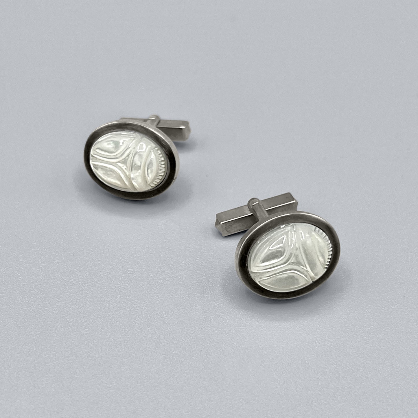 Handgefertigte Silber-Manschettenknöpfe mit Skarabäus-Design aus dem Atelier Q