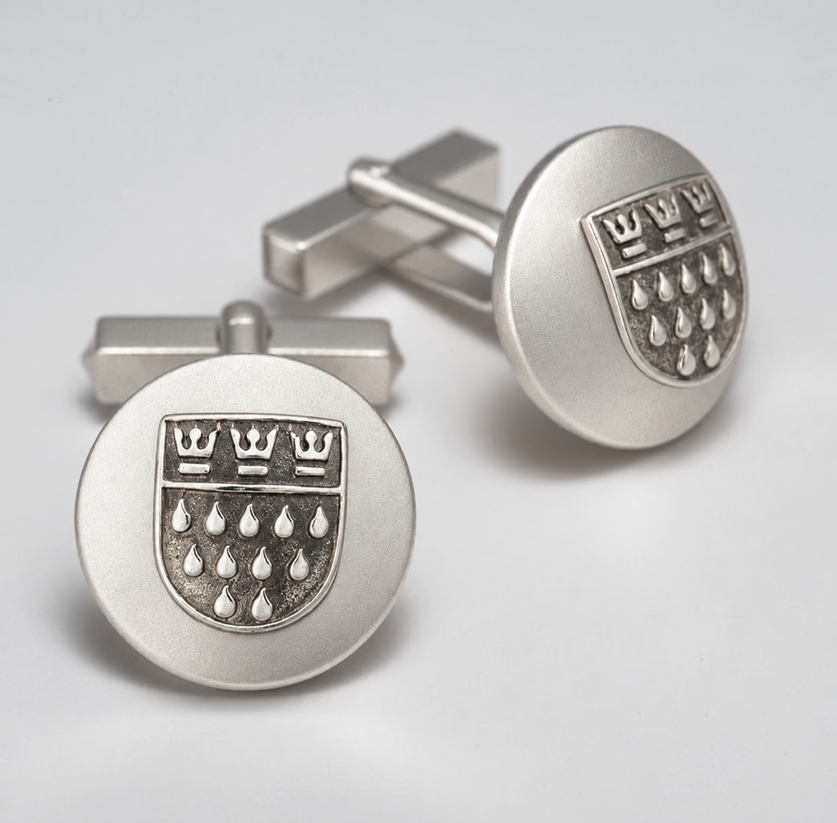 Massive Manschettenknöpfe mit Kölner Wappen aus 925er Silber, mattiert