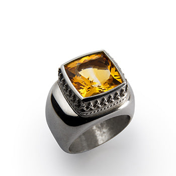 Massiver Siegelring aus 925er Silber mit antikem Madeira-Citrin in Galerie-Drahtfassung | Handarbeit Unikat