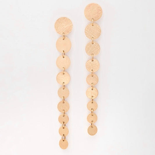 Lange handgefertigte Roségold-Ohrringe mit beweglichen Goldplättchen im Waterfall Design – Atelier Q
