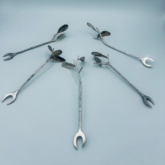 Handgeschmiedeter Oliven-Pikser aus 925 Silber mit Olivenblatt-Design

