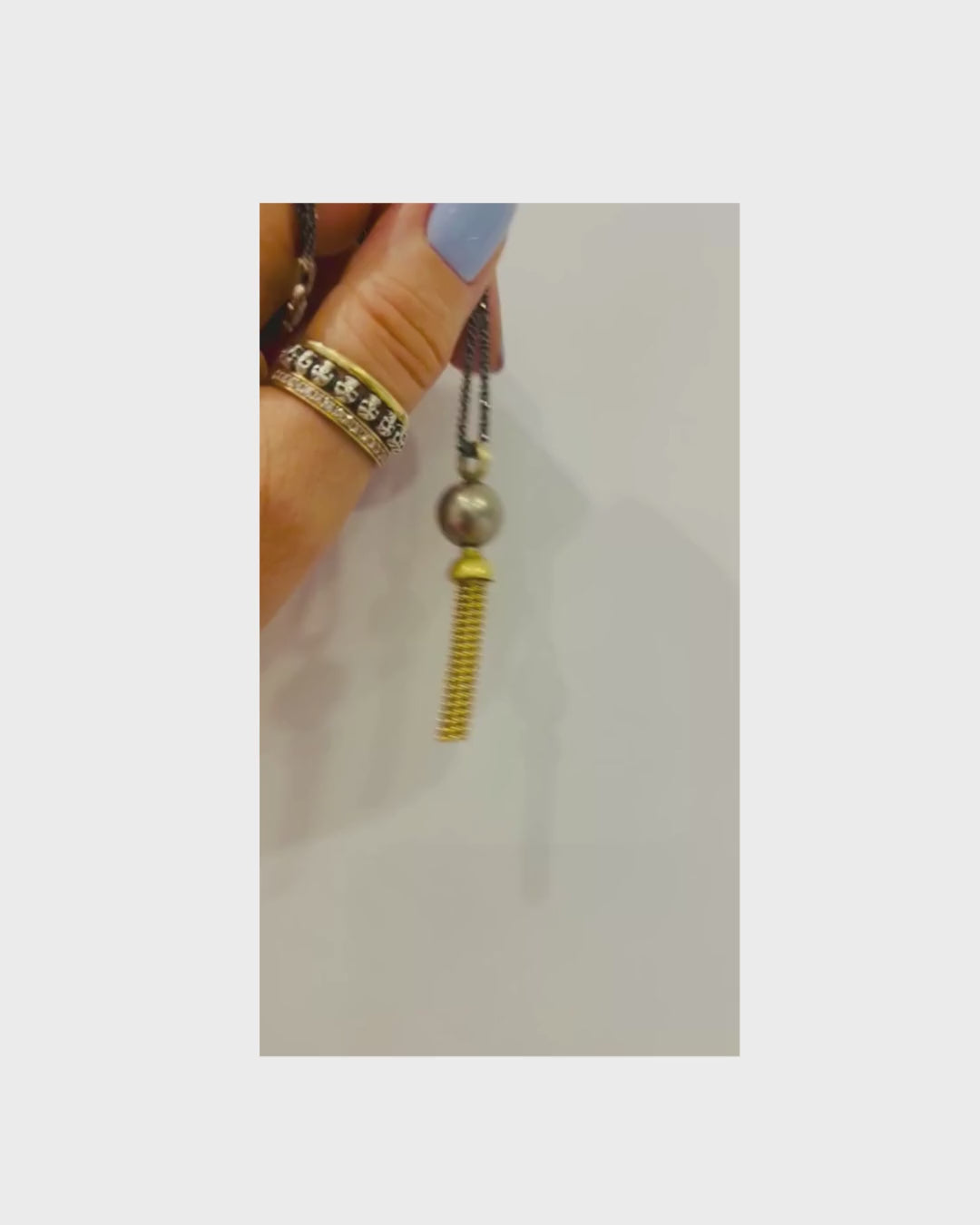 Tahiti Perlanhänger Star of the Sea – Bewegung und Glanz der Tahiti-Perle im Video eingefangen