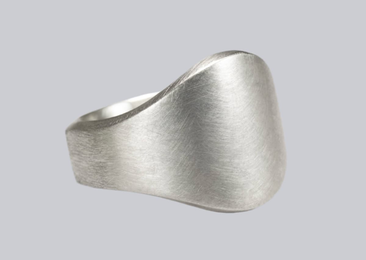 Personalisierbarer Ring in Bandform- Unikat aus Sterling Silber mit individueller Note.
