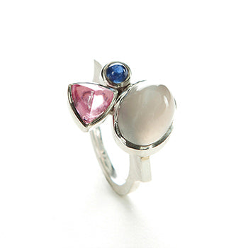 Unikat-Ring Tuttifrutti mit Turmalin im Dreieckschliff, Saphir und Mondstein | Recycling-Schmuck aus Altsilber und Altgold.
