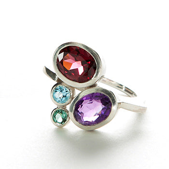 Unikatring Tuttifrutti mit vier Farbsteinen – Granat, Amethyst, Aquamarin und Amazonit – handgefertigt aus Silbe