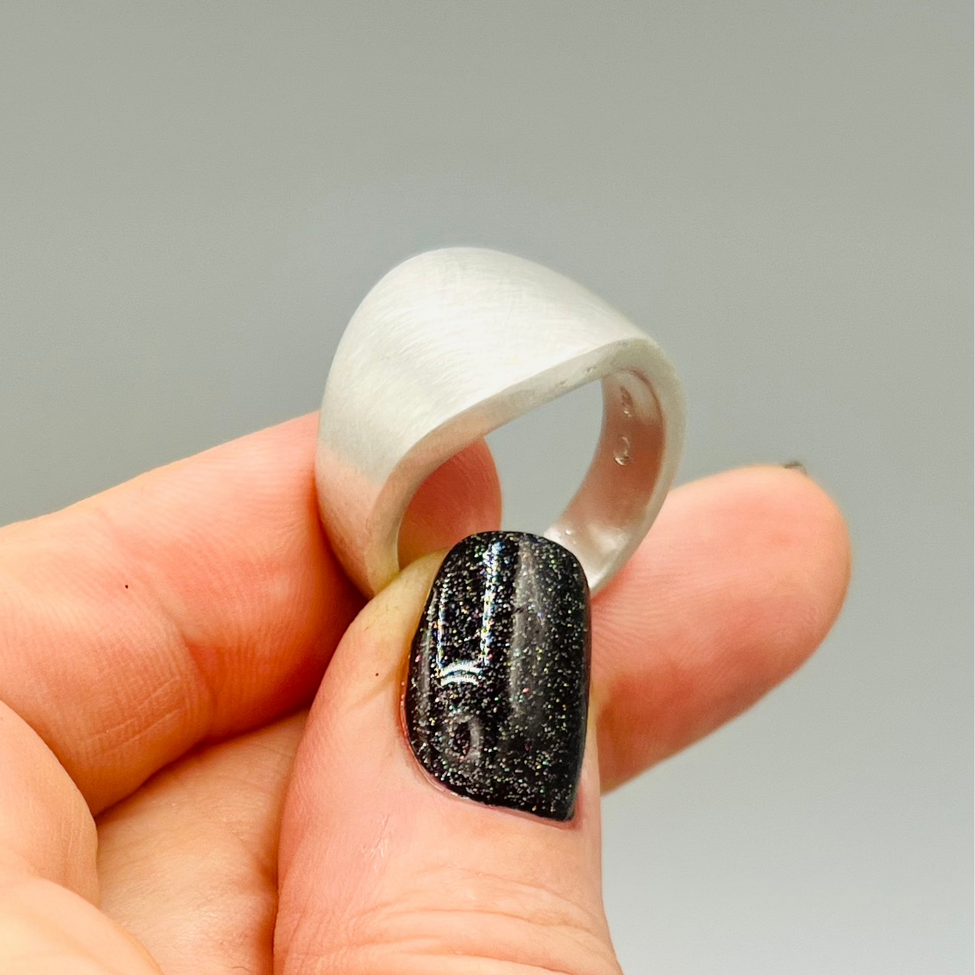 Wappenring Banderole aus 925 Sterling Silber - individuell gravierbar mit Initialen oder Symbolen
